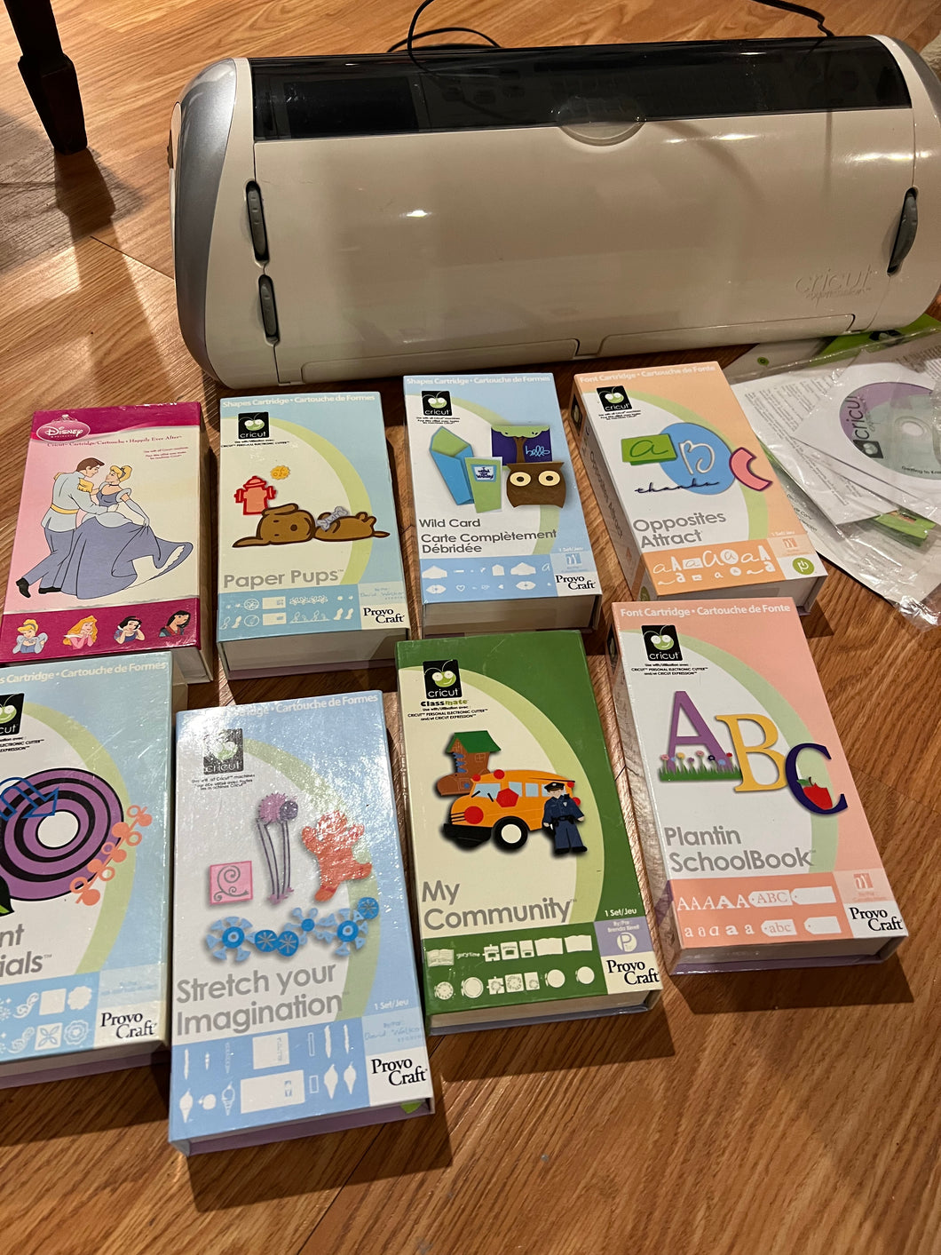 CRICUIT PERSONAL CUTTING MACHINE AND CARTRIDGES