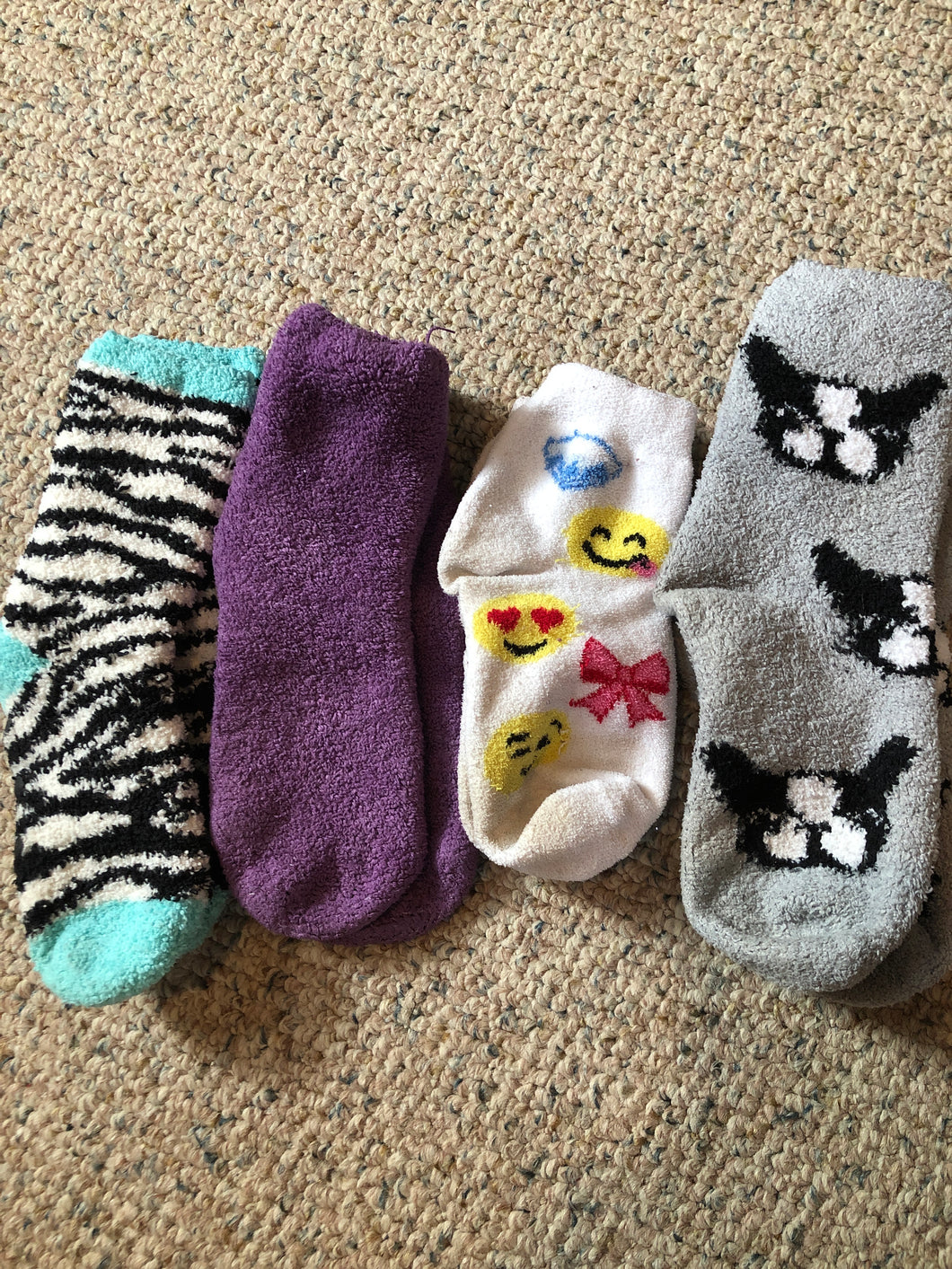 SOCKS-LOT OF 4 VARIOUS