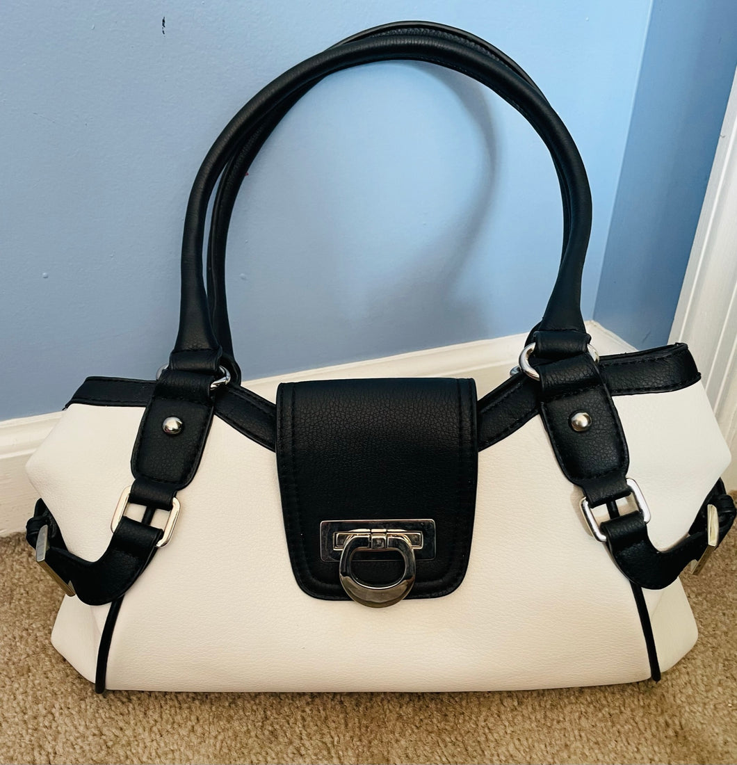 White/black pocketbook