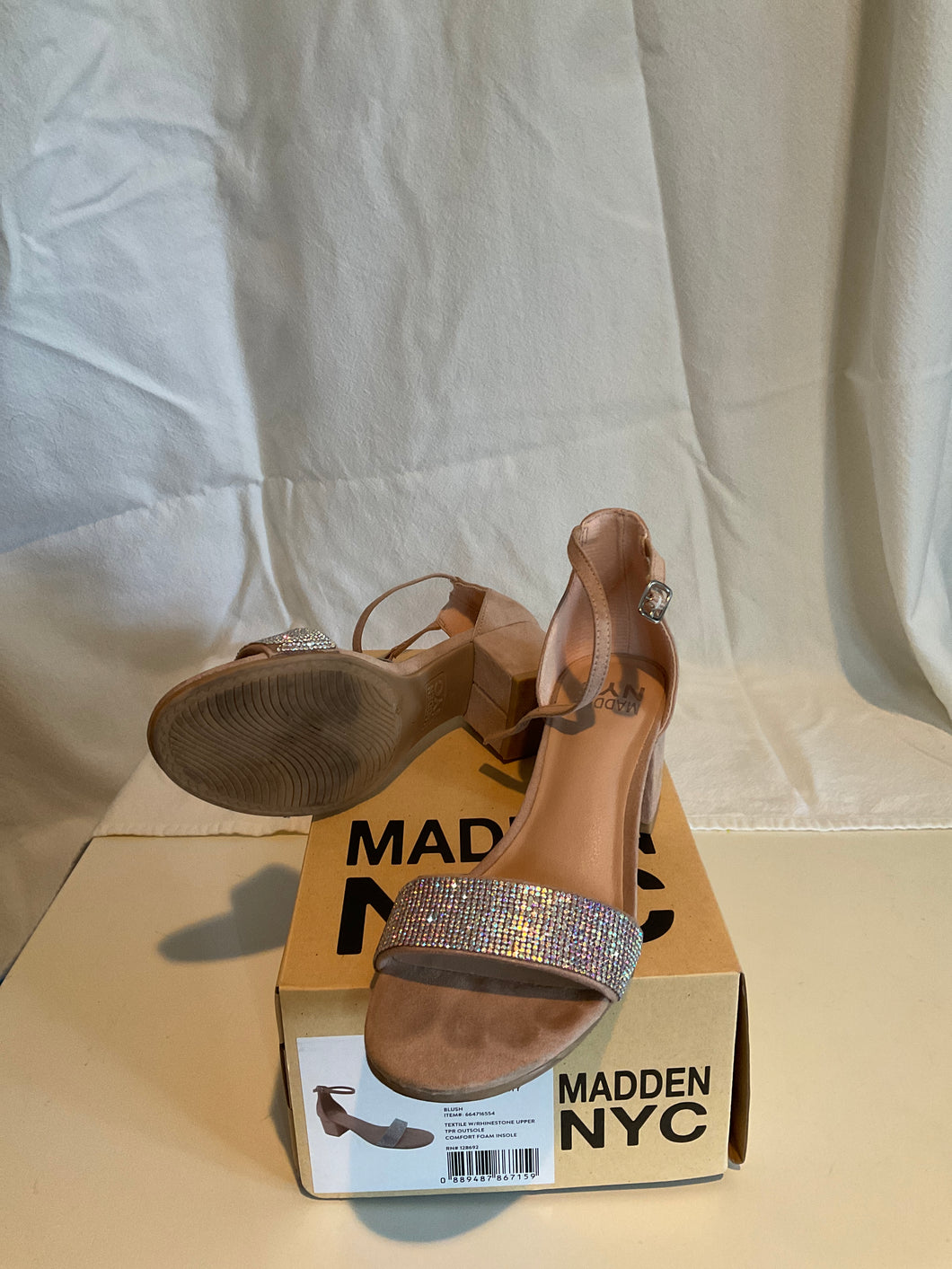 Size 7 sparkle low heel nude
