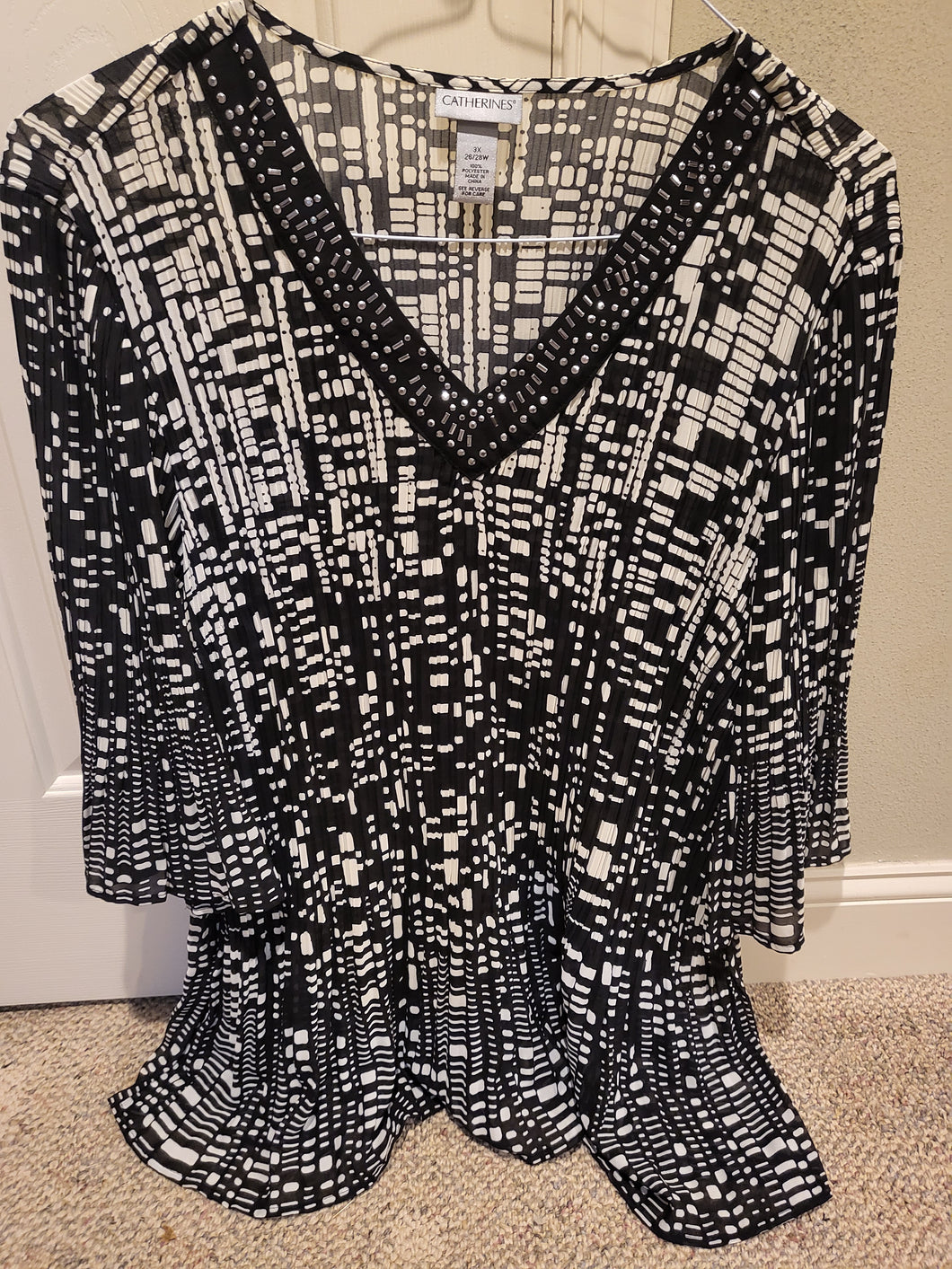 Catherine's Blk/Wht Geometric Blouse w/beads - size Women XXXL (24-26)