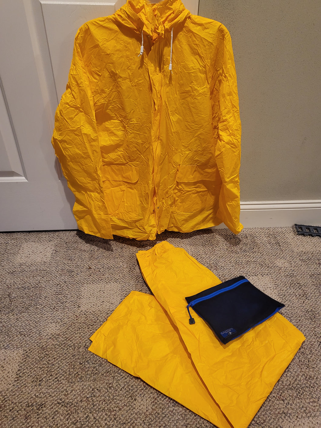 Galyans Yellow Rain Suit ZipUp Hoody & Pants - size Mens S