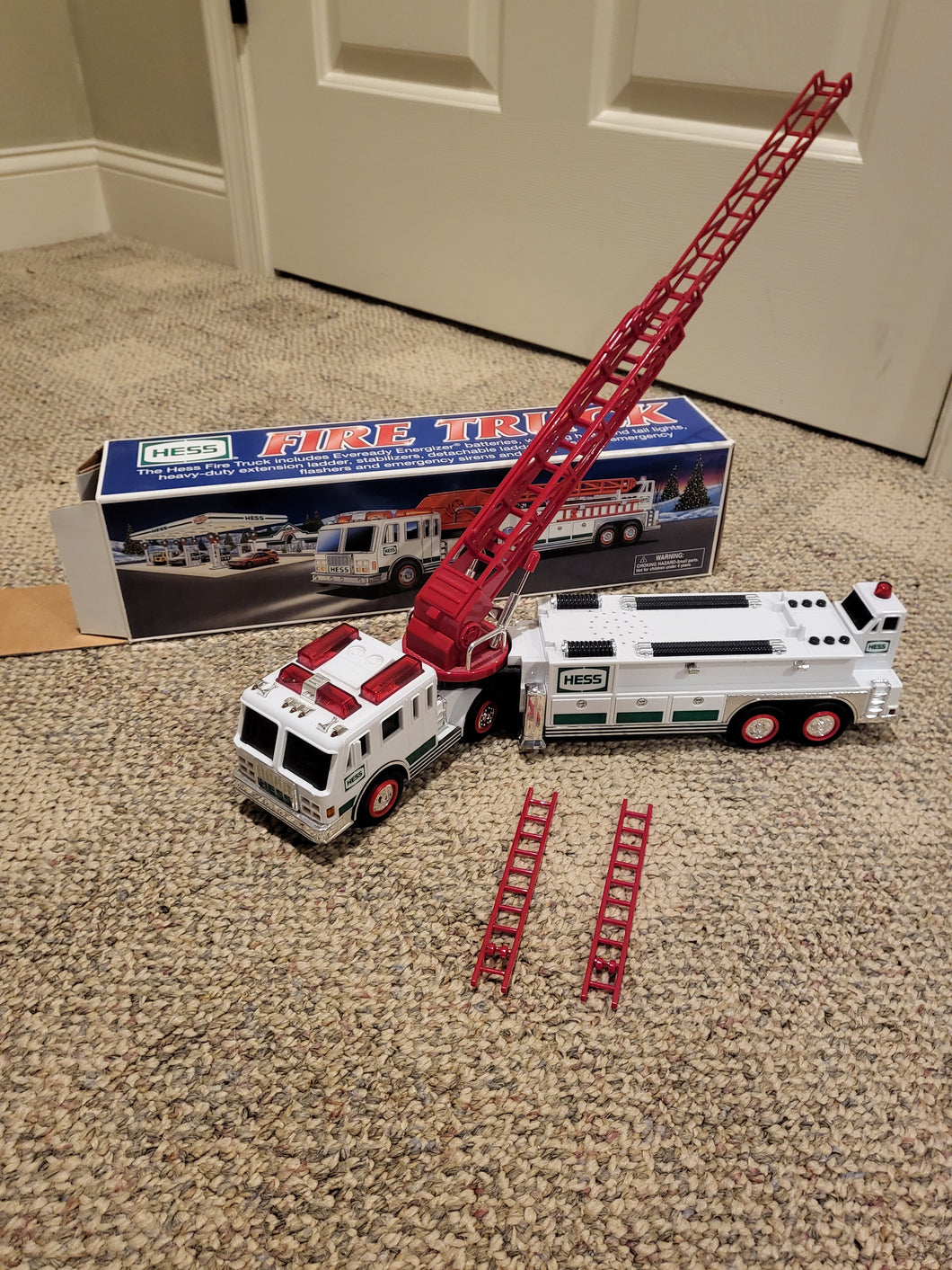 Hess Firetruck, Yr 2000 Lights&sound,lockLadders