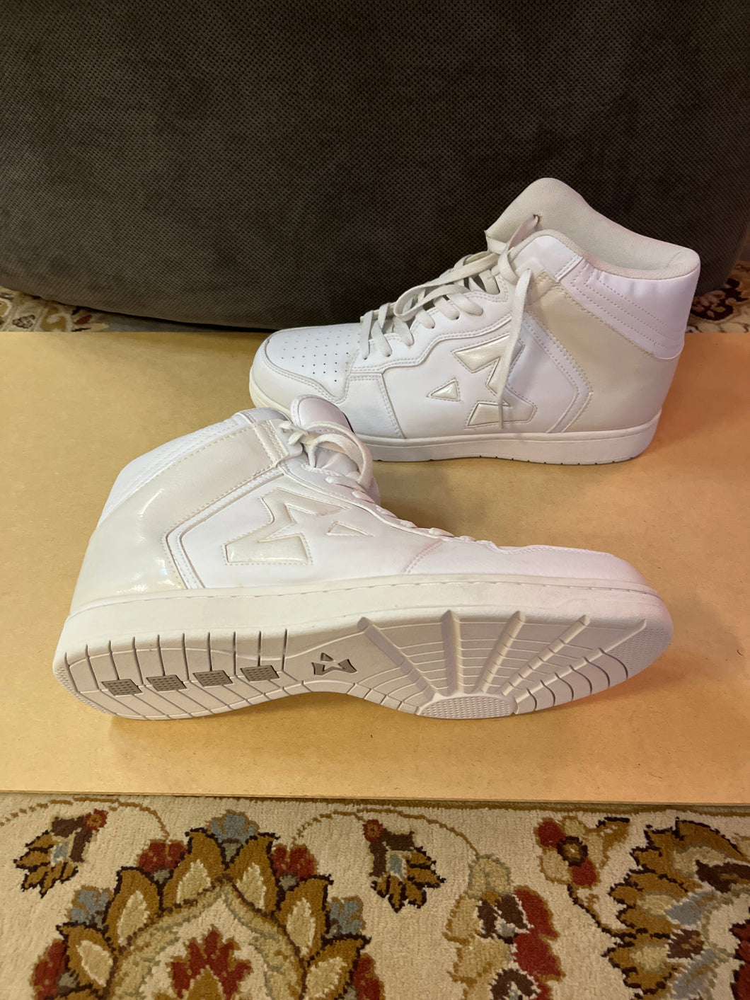 Never worn high tops Men's size 13