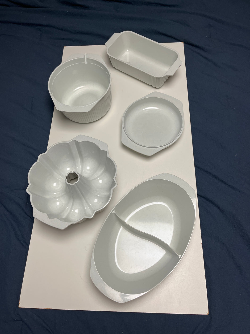 Microwave dishes Bundt pan divided oval