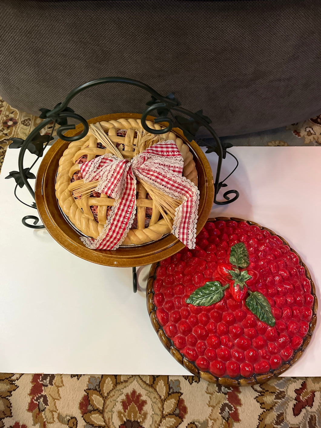 Strawberry potpourri pie Ceramic base/lid