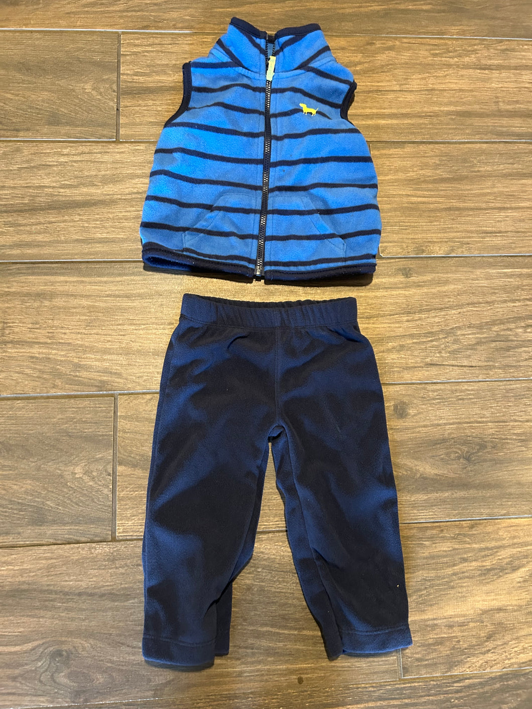 Carters set fleece vest And pants - size 9 Months