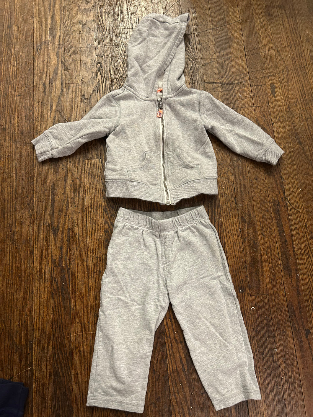 Carter grey sweatsuit - size 18 Months