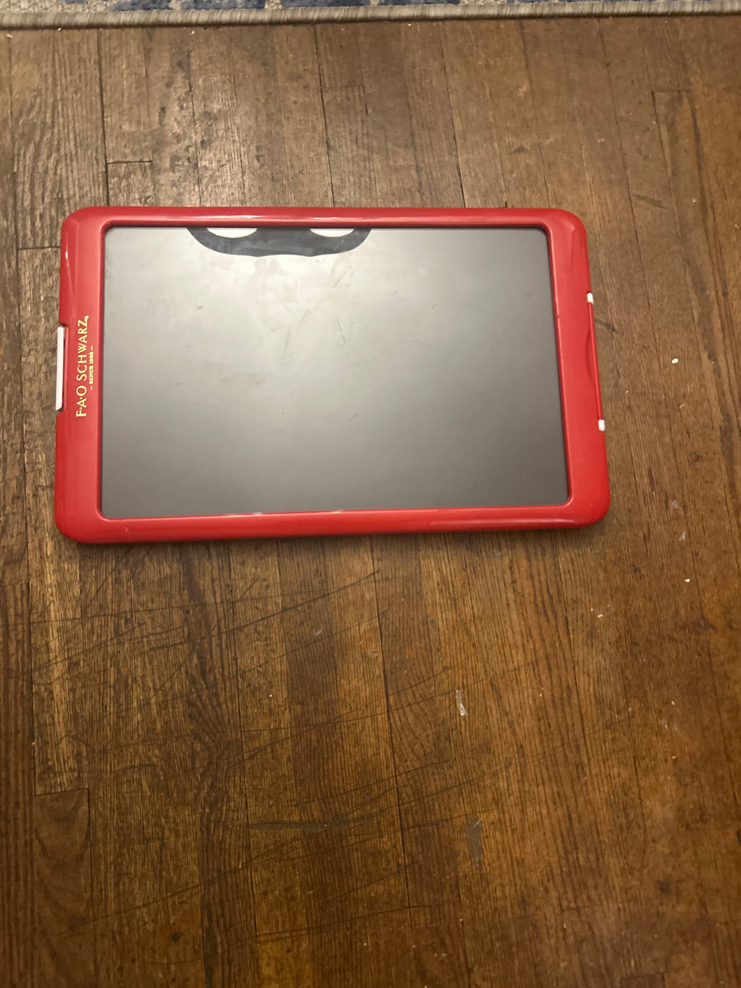 FOA Schwartz tablet Lights up red