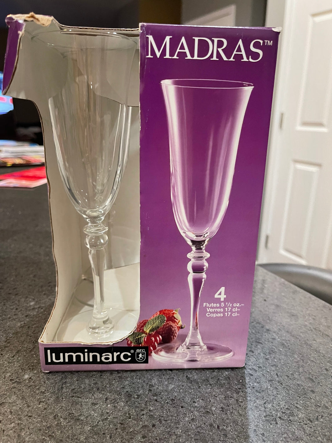 Set of 4 glass flutes