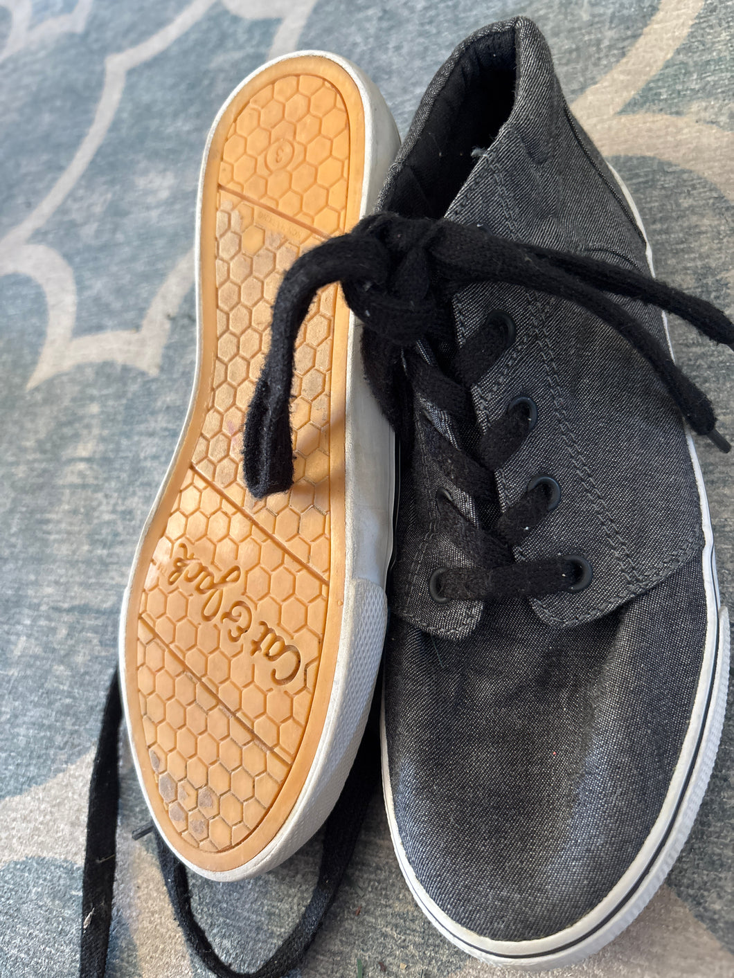 Cat and Jack grey high Top sneakers - size Shoes-youth  3