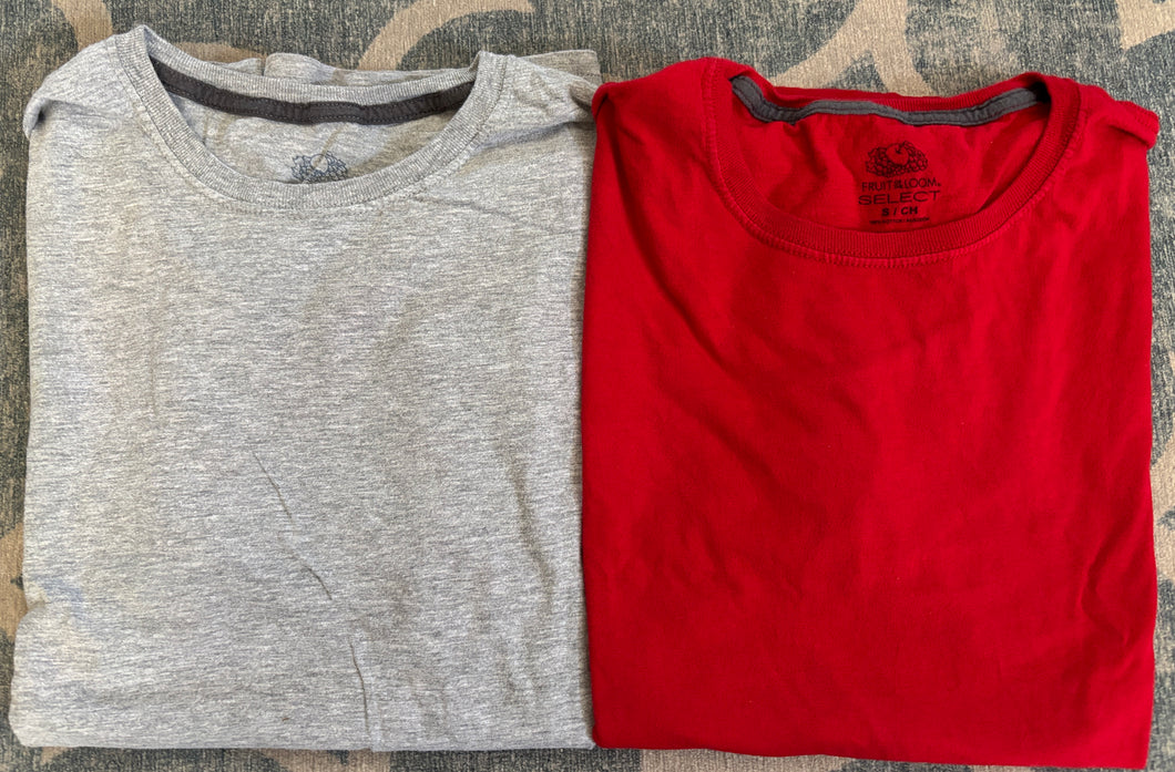 Fruit of the loom select SS tees. Red and grey - size Mens S