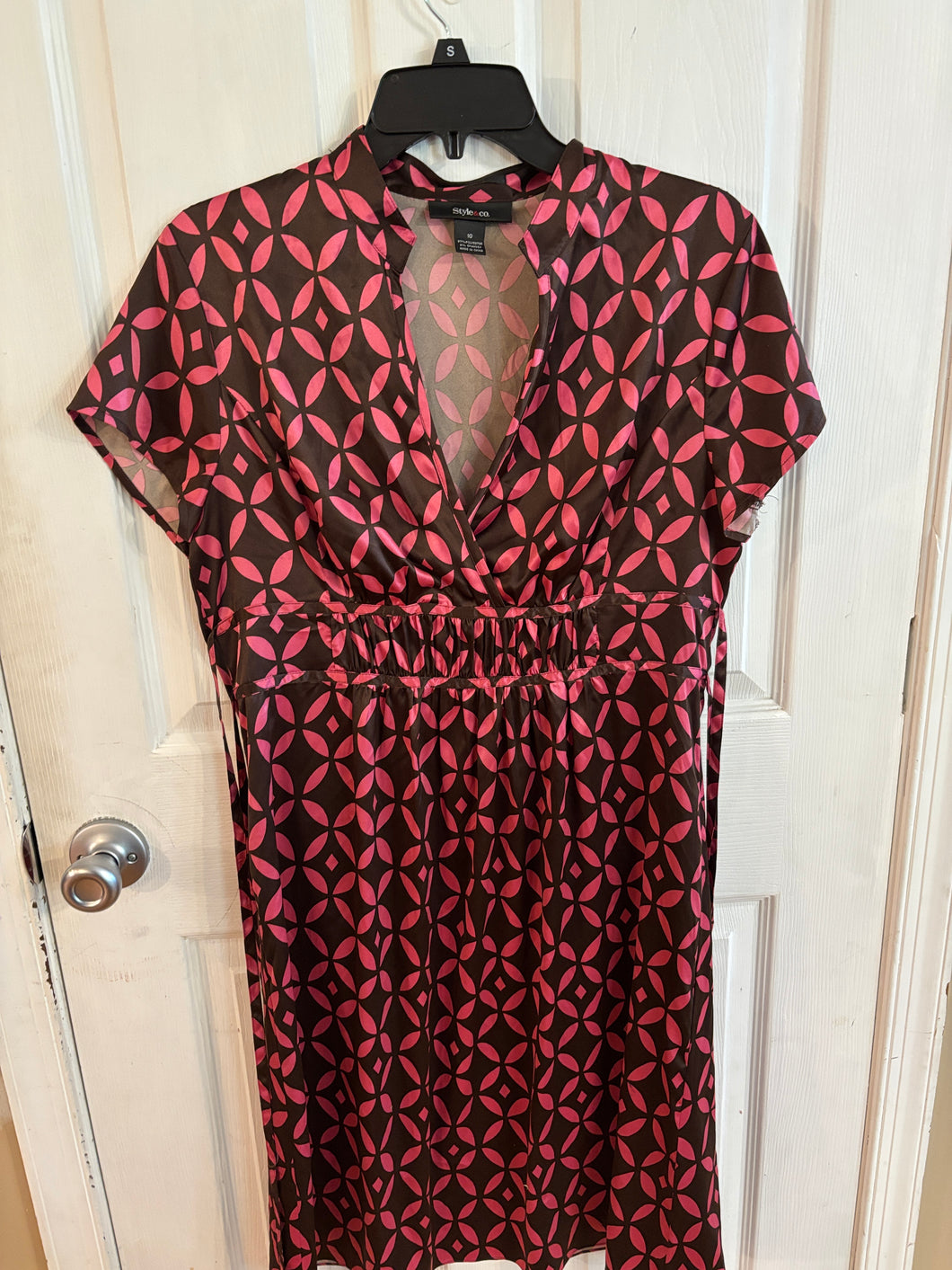 Size 10 Style and Co Dress. Satin like finish - size Women M (8-10)