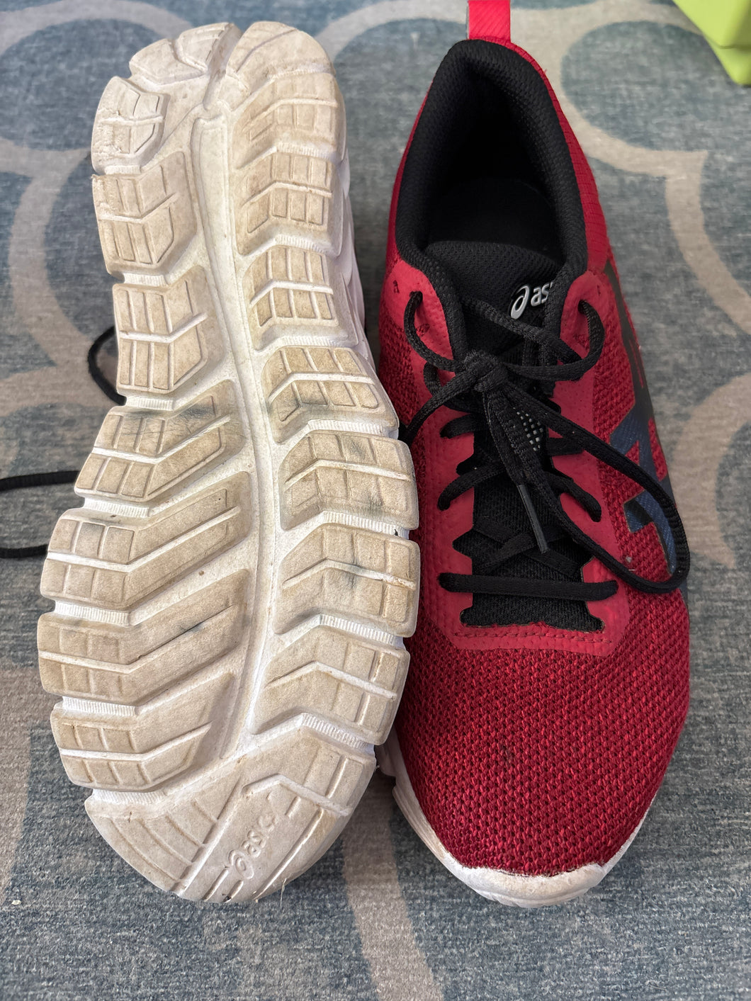 ASICS. Red and Black. Very good condition - size Shoes-Men 7