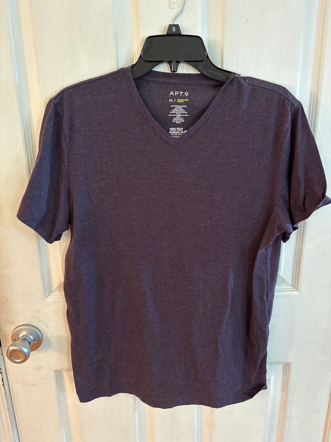 Apt 9 flex v neck purple Soft SS tee - size Mens M