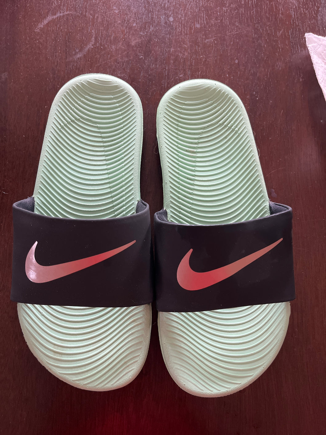 Nike slides, black/teal Rose gold swoosh - size Shoes-youth  3.5