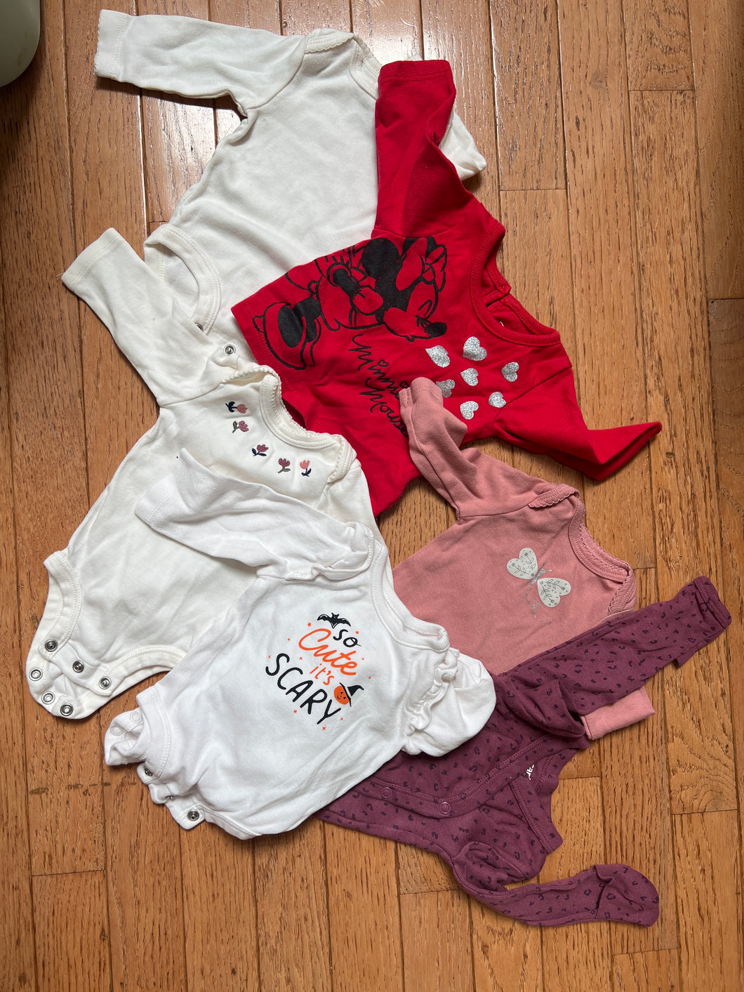 5 Onsies and Minnie Shir - size 0-3 Months