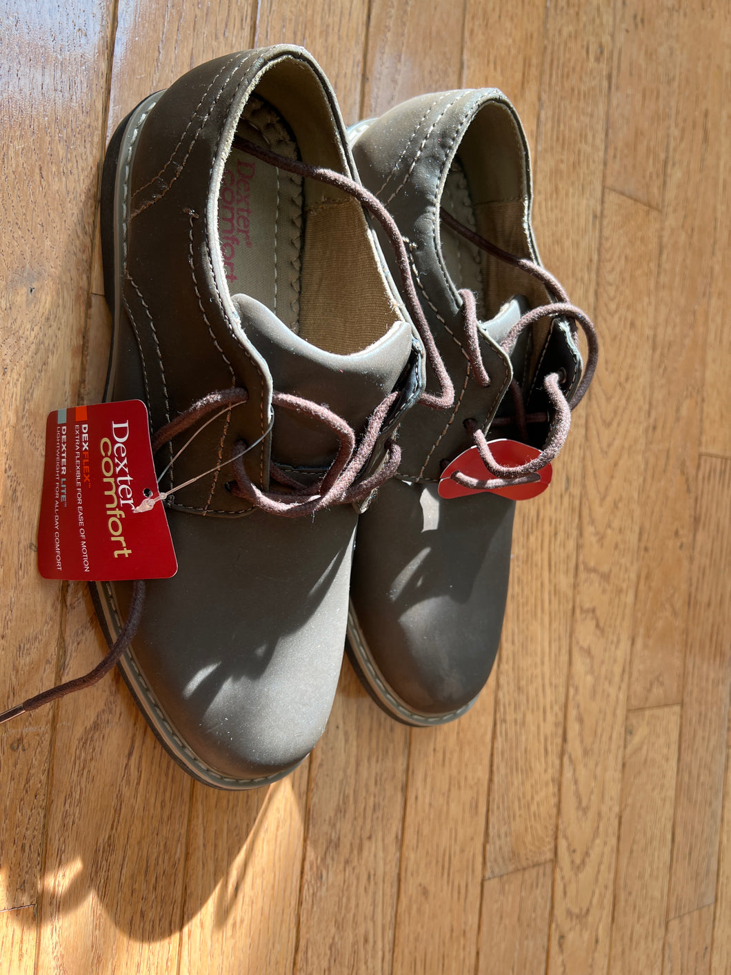 New Brown Shoes Dexter Comfort - size shoes-youth 5.5