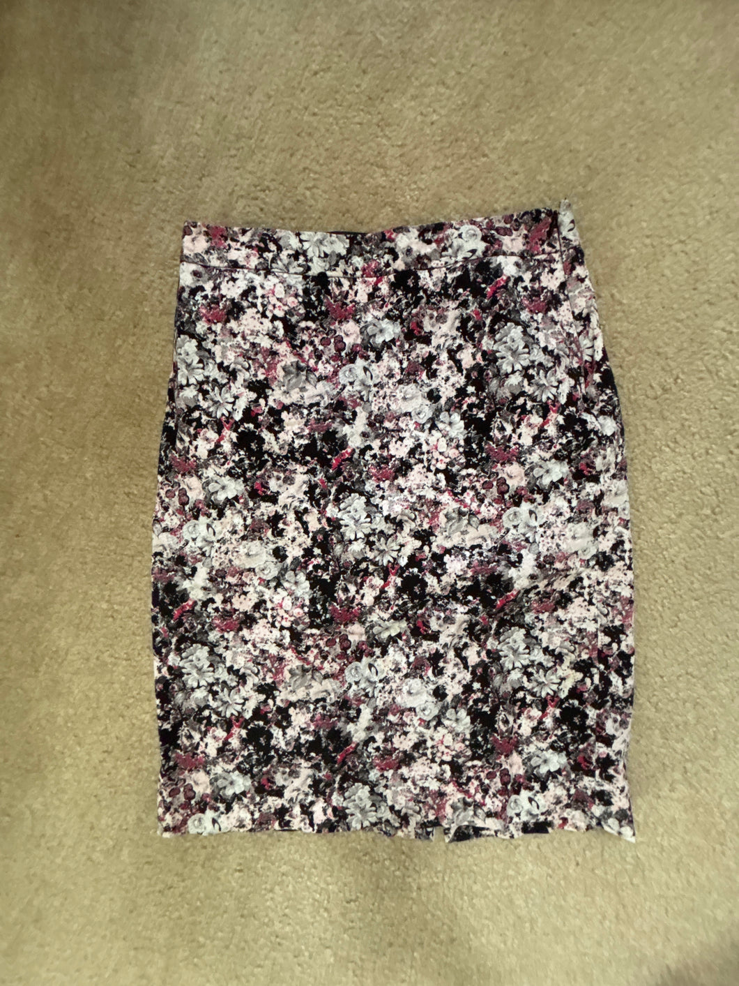 The Limited flower skirt size 6 - size Women S (4-6)