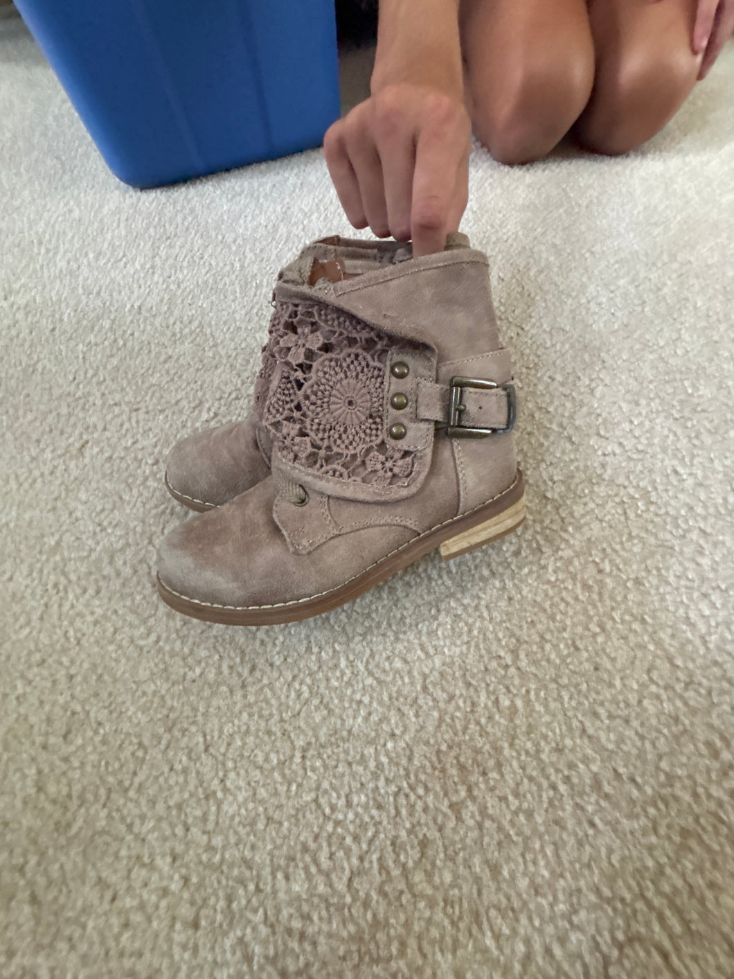 Tan suede boots - size Shoes-youth   12