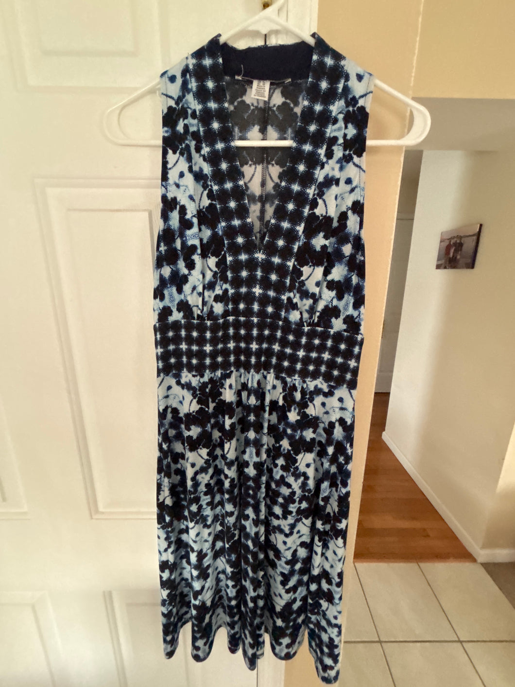 Sleeveless blue pattern dress size 6 - size Women S (4-6)
