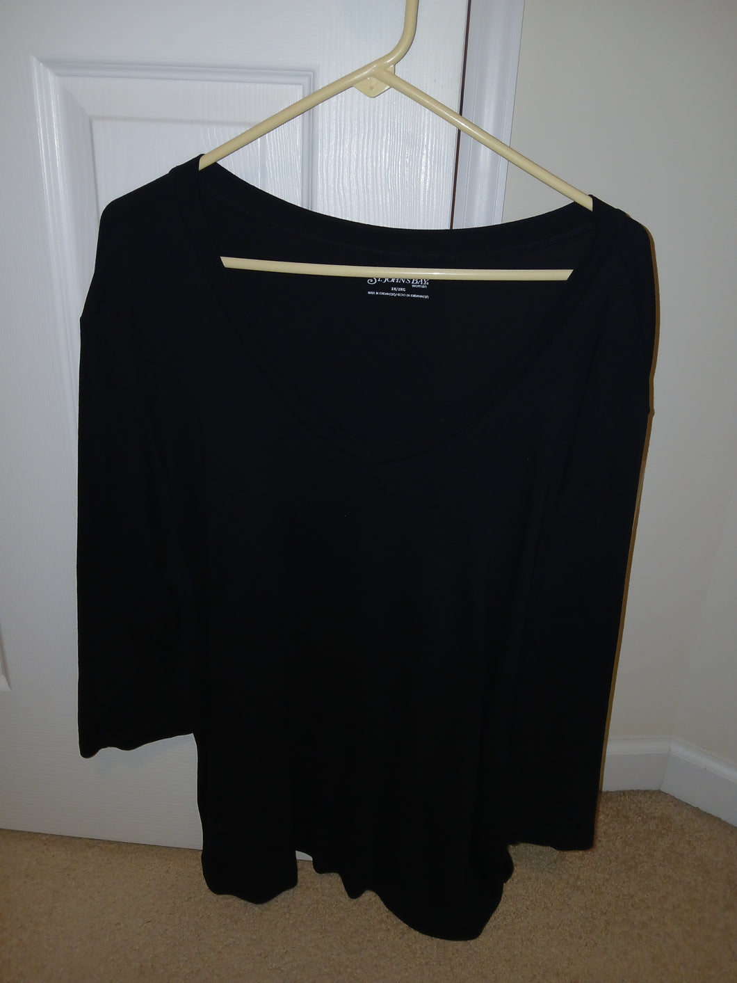 St Johns Bay Black 3/4 sleeve Vneck - size Women XXL (20-22)