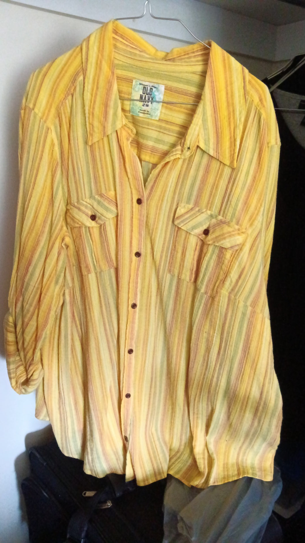 Old Navy Size 2x Yellow Strip Button Down - size Women XXL (20-22)