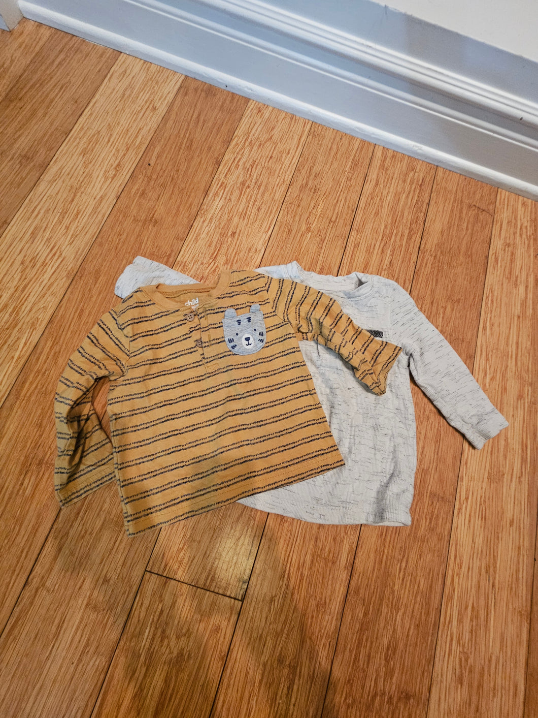 Long sleeve shirts - size 18 Months