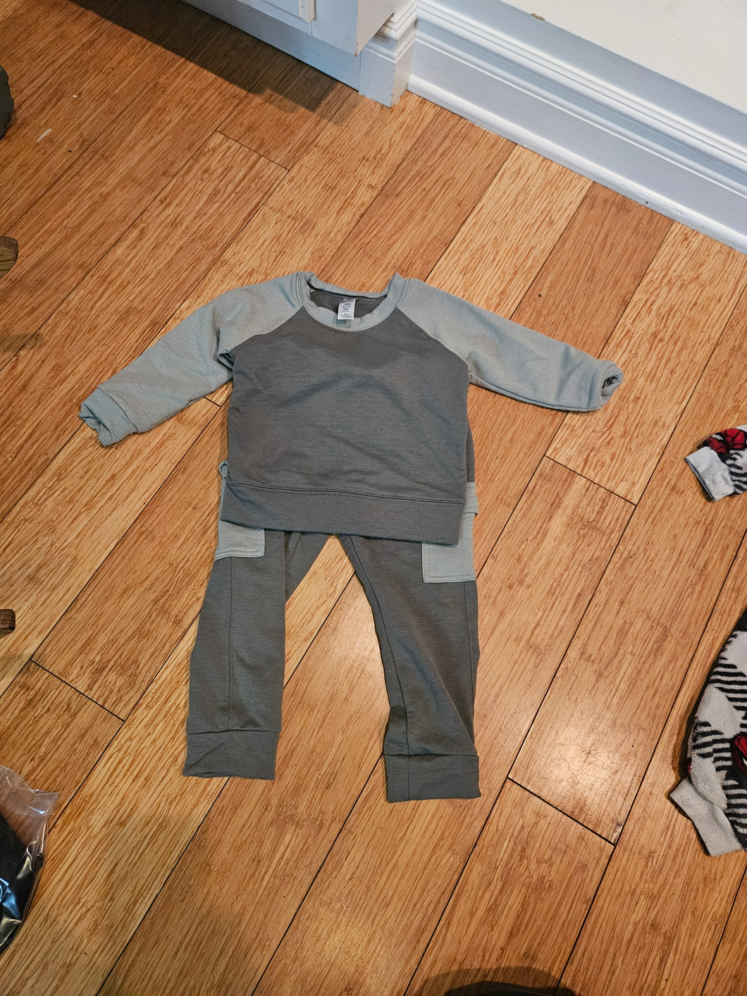 Green Outfit - size 18 Months
