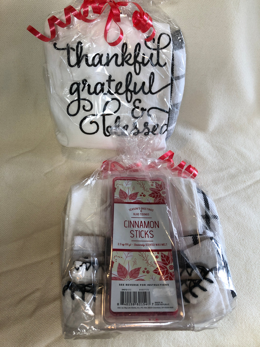 Holiday gift sets-2/ 2 hand towels/wax melts