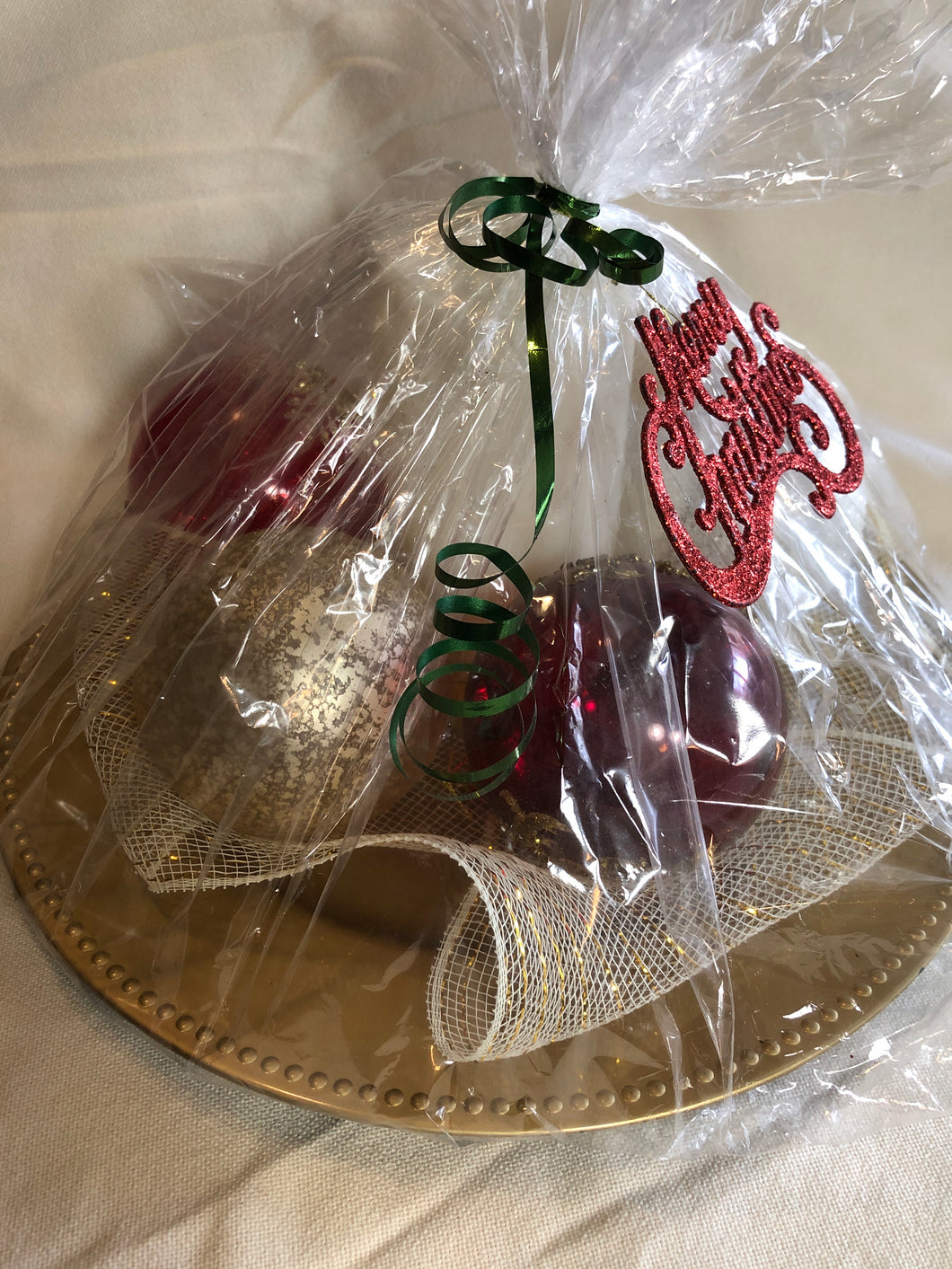 Holiday gift set gold LED 6Candle w/ 4 orn
