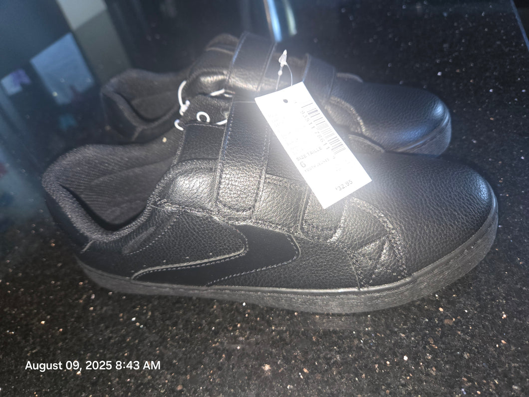 Childrens Place Uniform Black New Sneakers 6Y - size shoes-teen 6