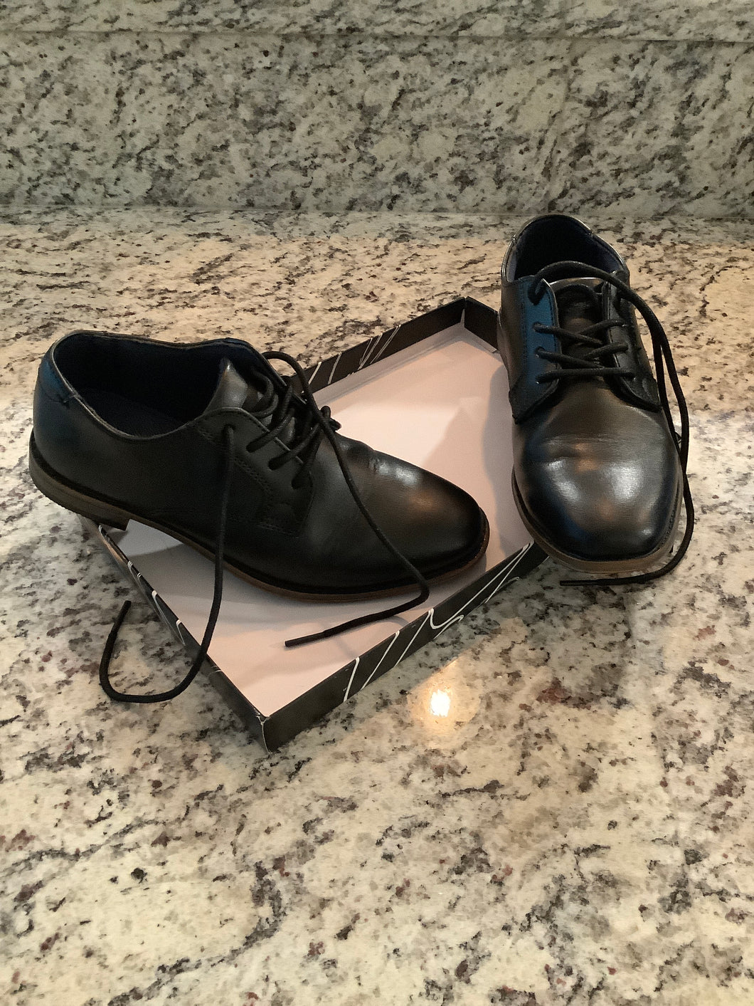 Boys dress shoes Black, lace tie - size Shoes-youth  3
