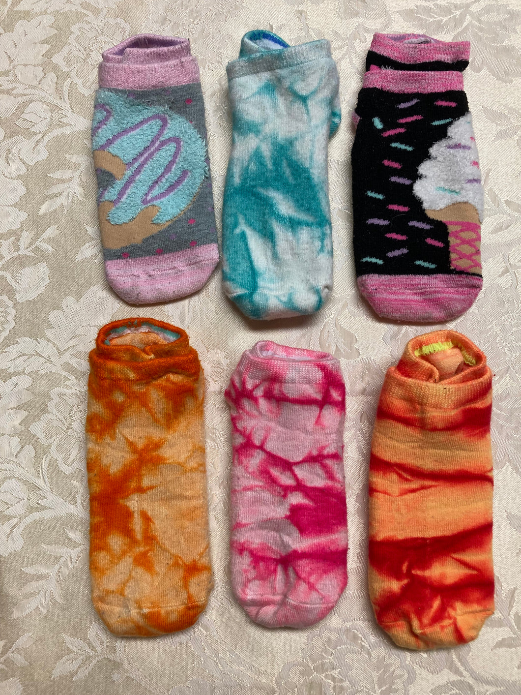 Lot of 6 Sketchers Socks Treats & Tie Dye. Sz 4+