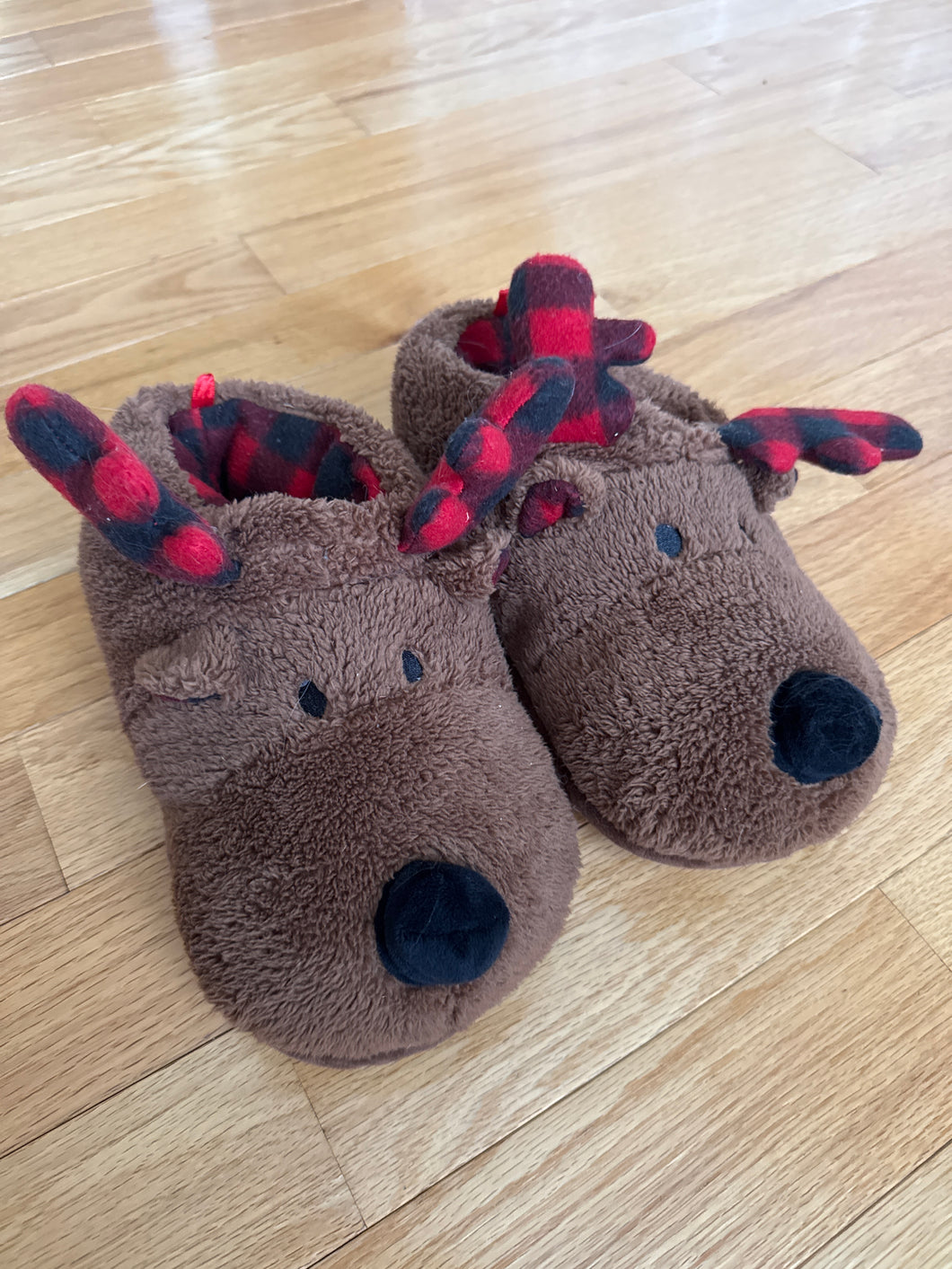 Old Navy Slippers Plaid Moose - size shoes-youth 5