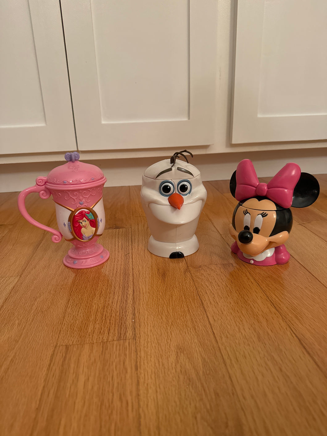LOT- Disney Parks Cups Minnie, Olaf, Ariel (3)