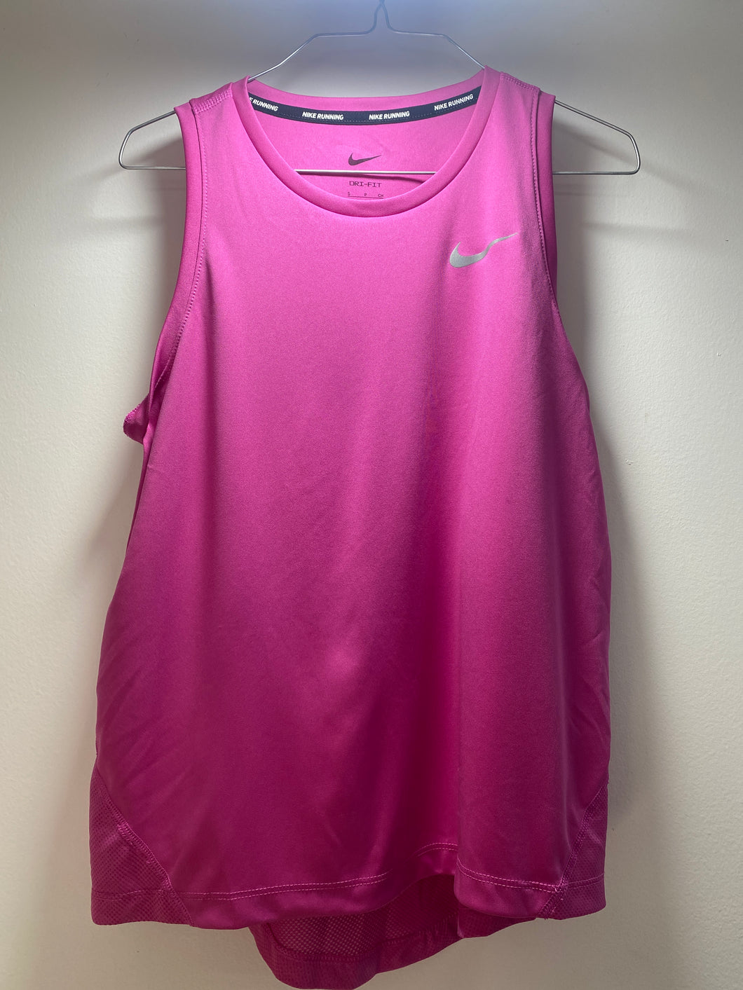 Nike Dri-fit Pink sleeveless top - size Women S (4-6)