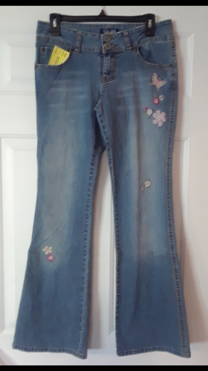 Juniors Angels Jeans Flower Embroiderey - size Junior Girls L (11-13)