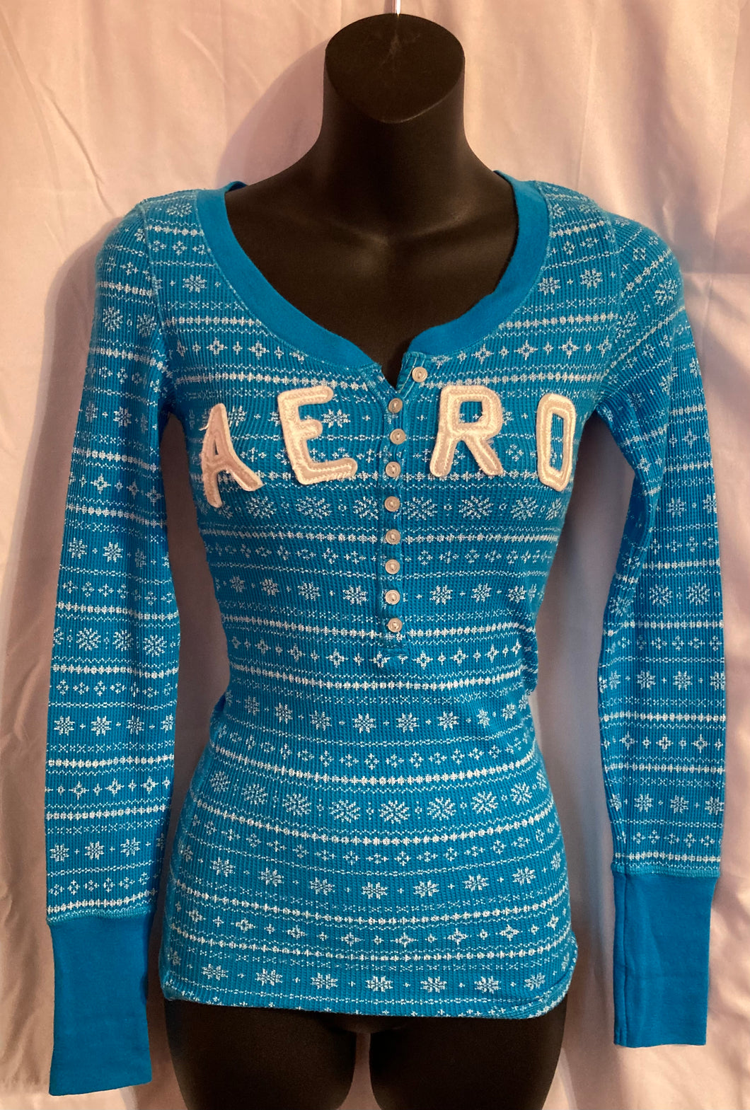Aeropostale Thermal Tee aqua w/ snowflake print - size Junior Girls XS (0-1)