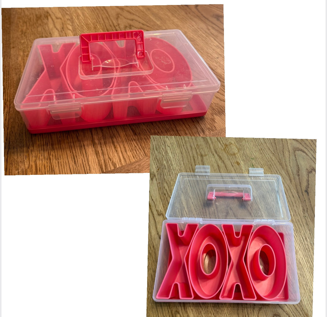 XOXO snack container EUC