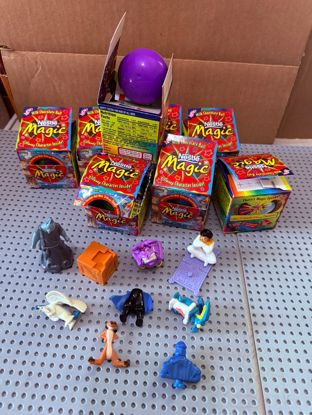 NESTLE LOT OF 8 MAGIC BALLS