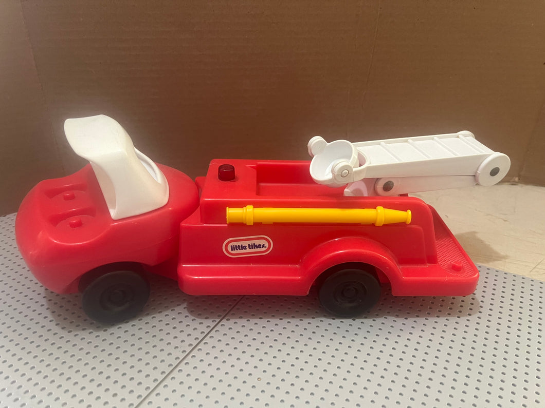 LITTLE TIKES FIRE TRUCK