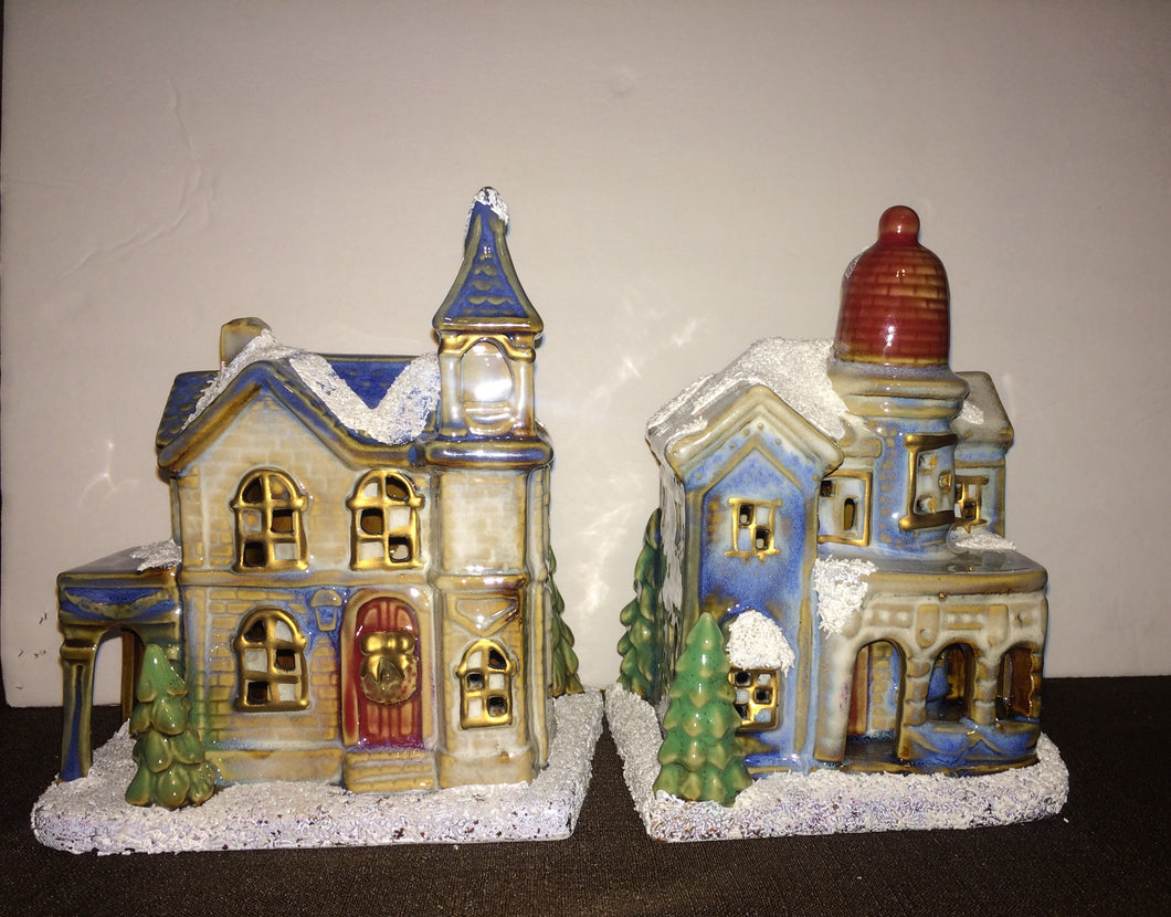 Set of 2 small porcelain Xmas houses