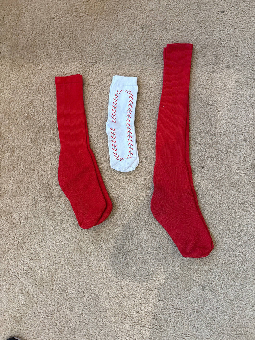 2pair of red athletic Socks/baseball socks