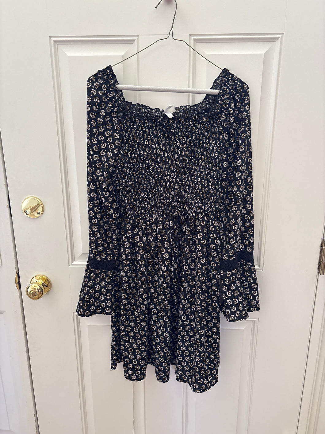 Exhilaration black Sundress w/ poet sleeves - size Women L (12)