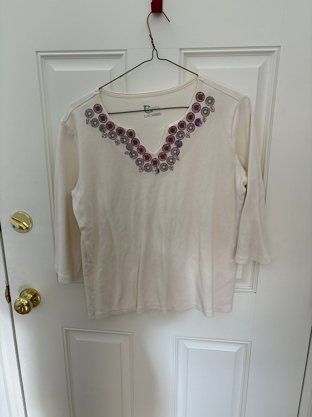 Cream top w/ sequin Accents - size Women L (12)