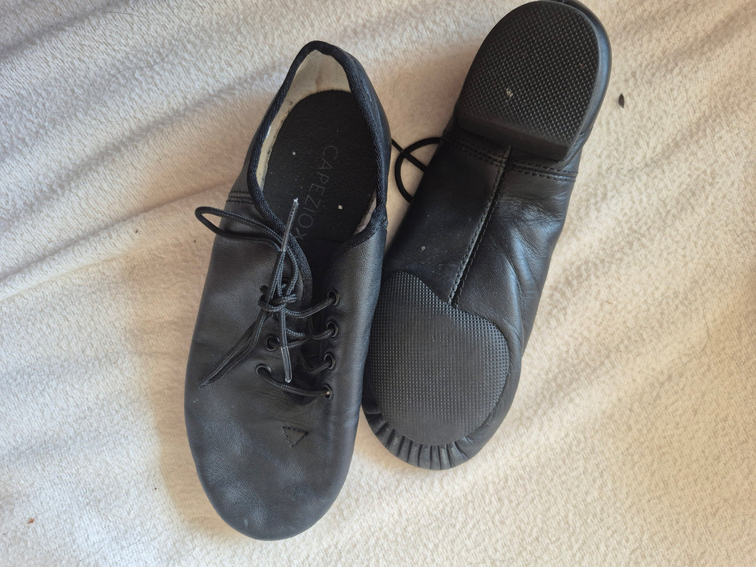 Capezio jazz shoes Black, laces - size Shoes-youth 4