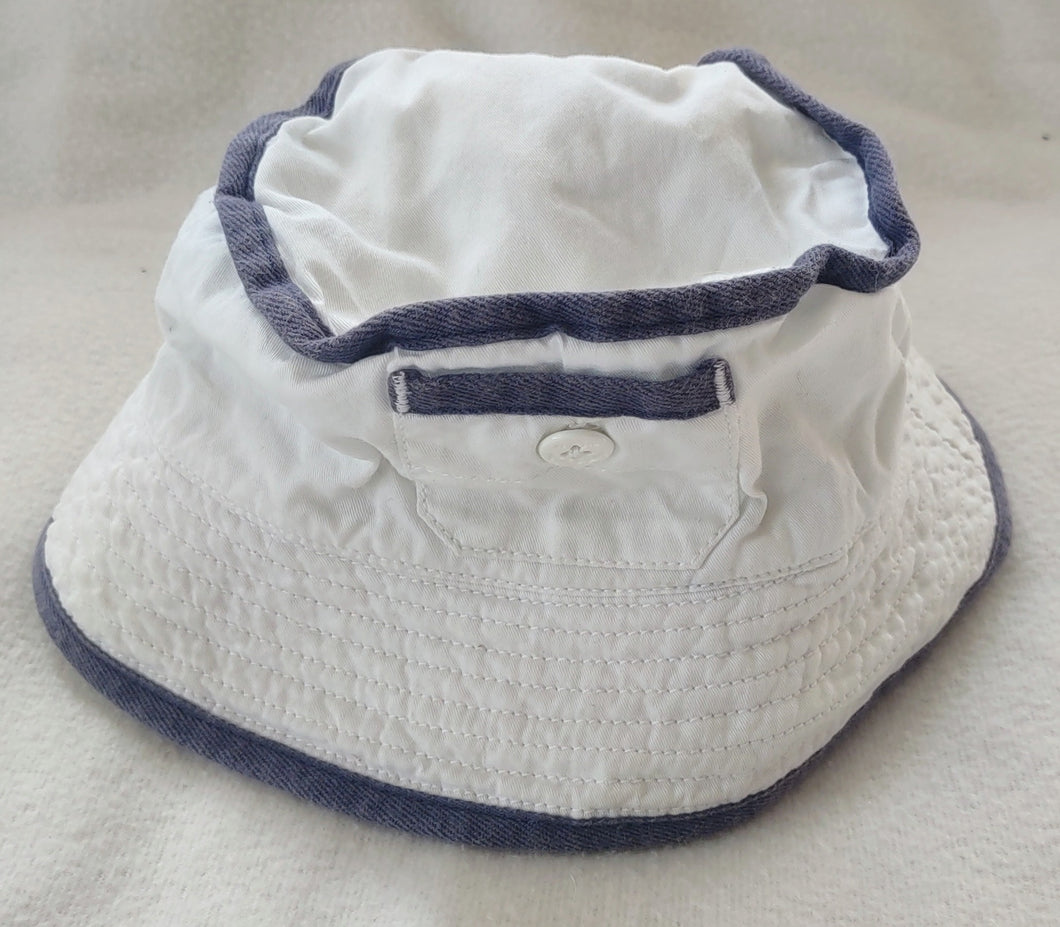 BabyGap bucket hat wh w/nvy trim, 1 pocket - size 6-9 Months