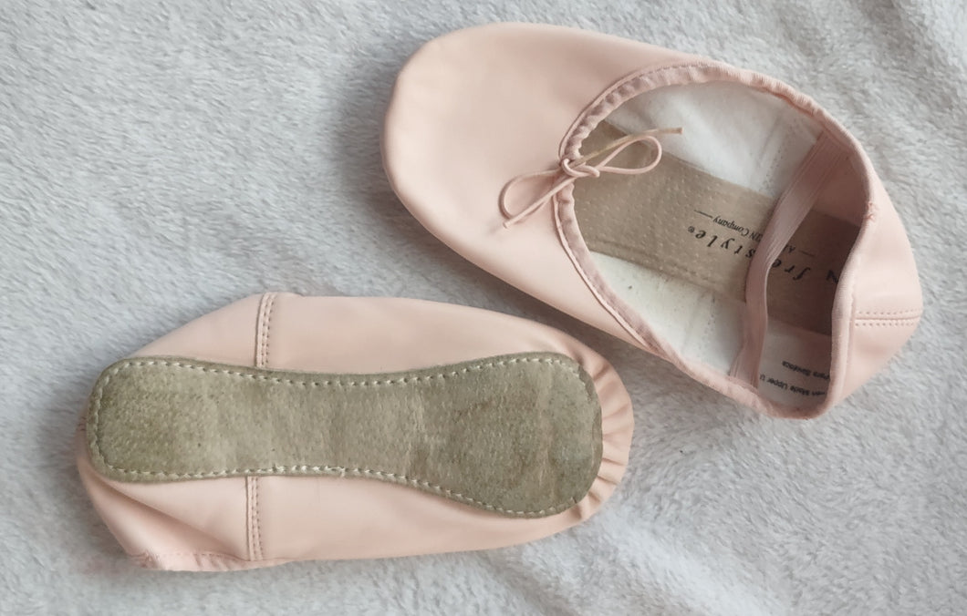 Freestyle ballet shoes LIKE NEW - size Shoes-youth  2