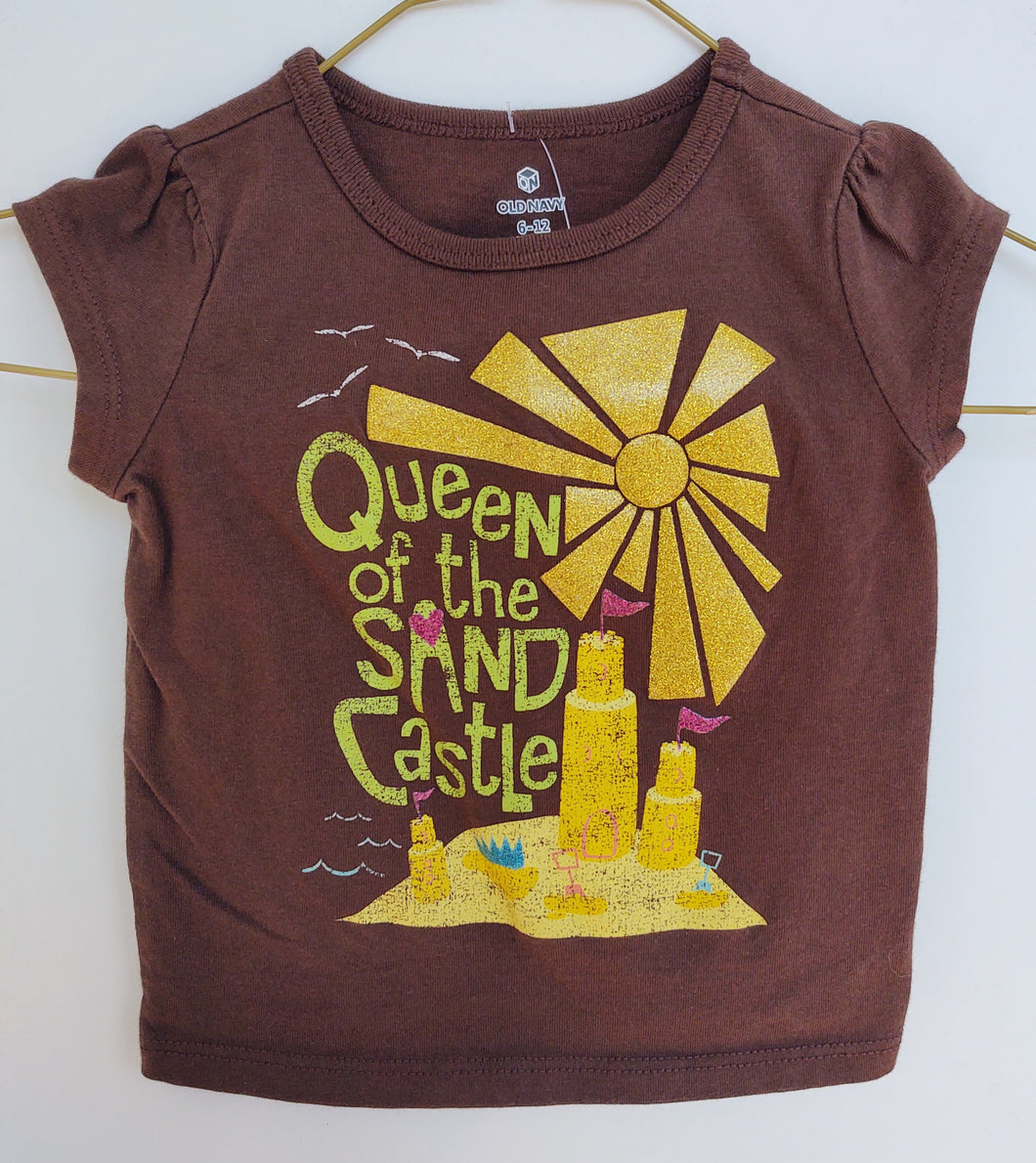 Old Navy t-shirt brown Queen of Sandcast - size 6-9 Months